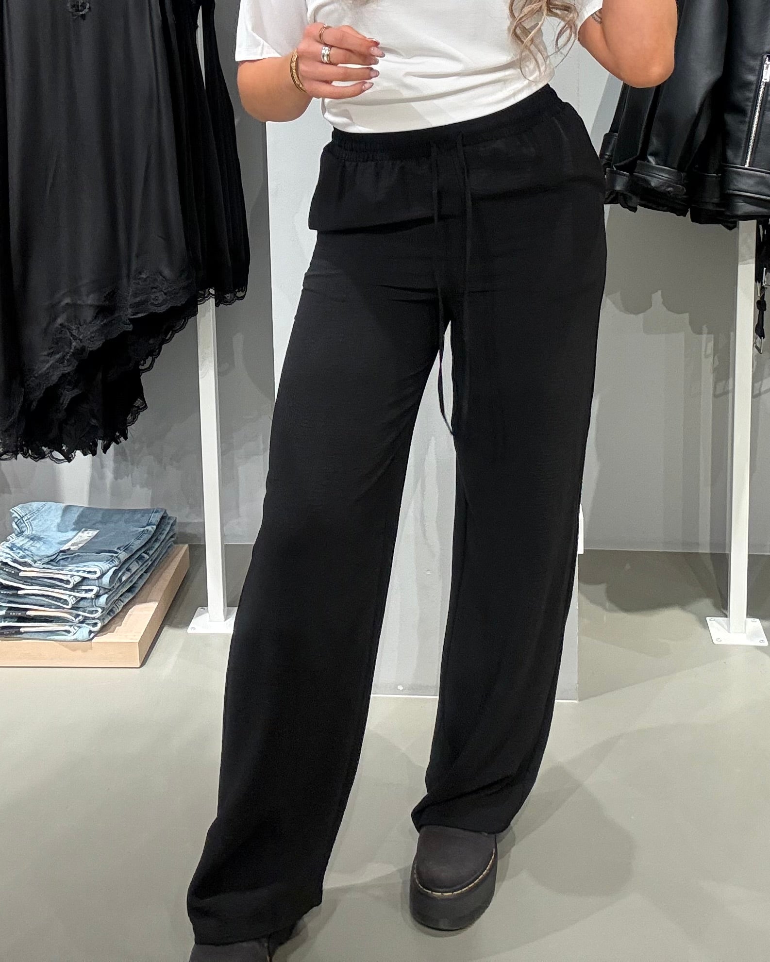 VIJOSA Trousers - Black Beauty